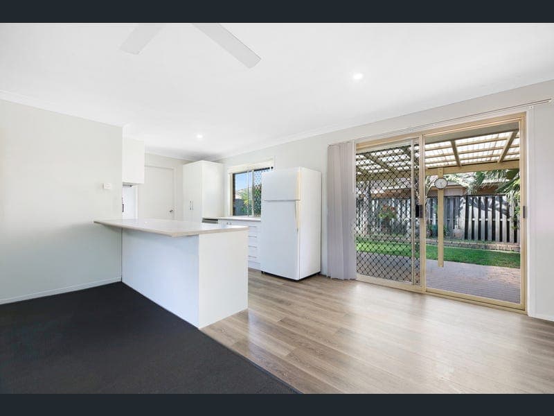 7 Ballerina Street, Burleigh Waters — photo 1 of 5