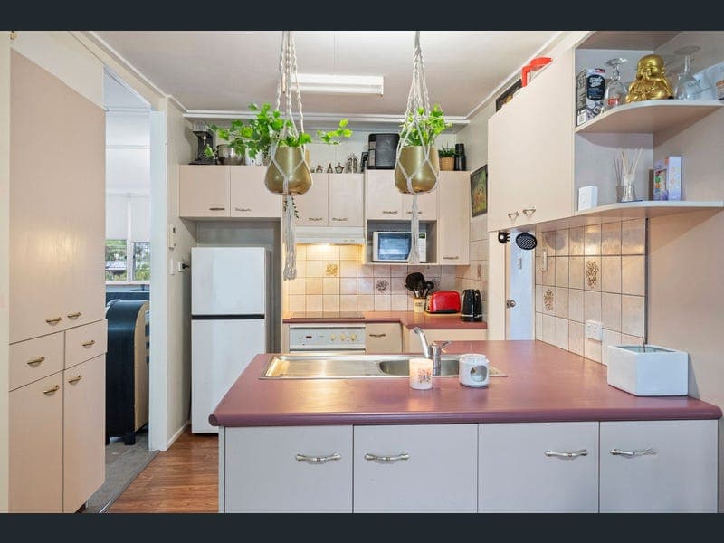 7 Oakland Avenue, Woodridge — photo 1 of 5