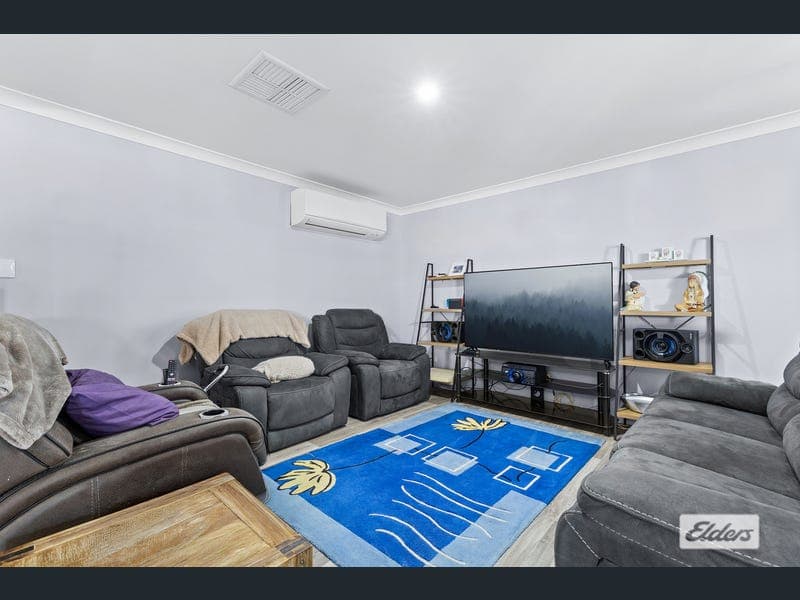 5 Flynn Drive, Warwick — photo 1 of 5