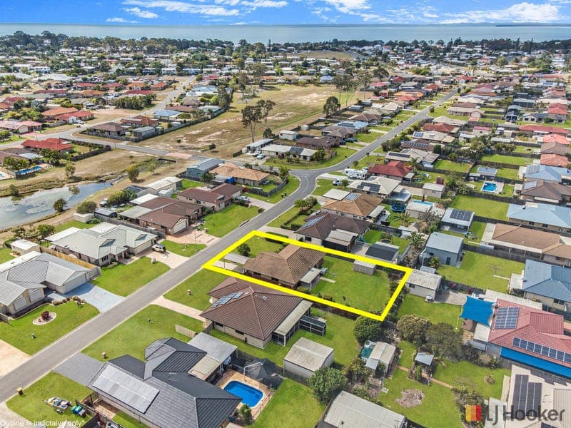 11 Bronton Way, Point Vernon — photo 1 of 5
