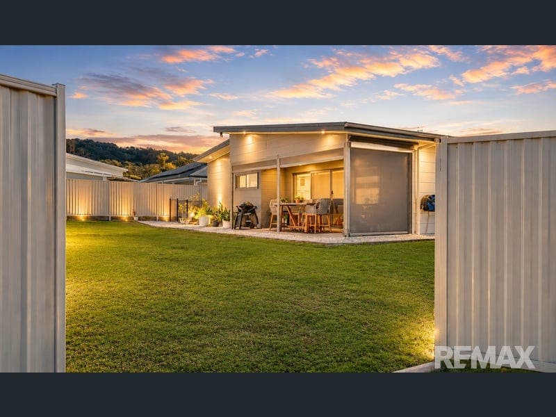 11 Creekline Place, Mooloolah Valley — photo 1 of 5
