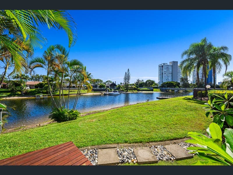 10/22 Dunlop Court, Mermaid Waters — photo 1 of 5