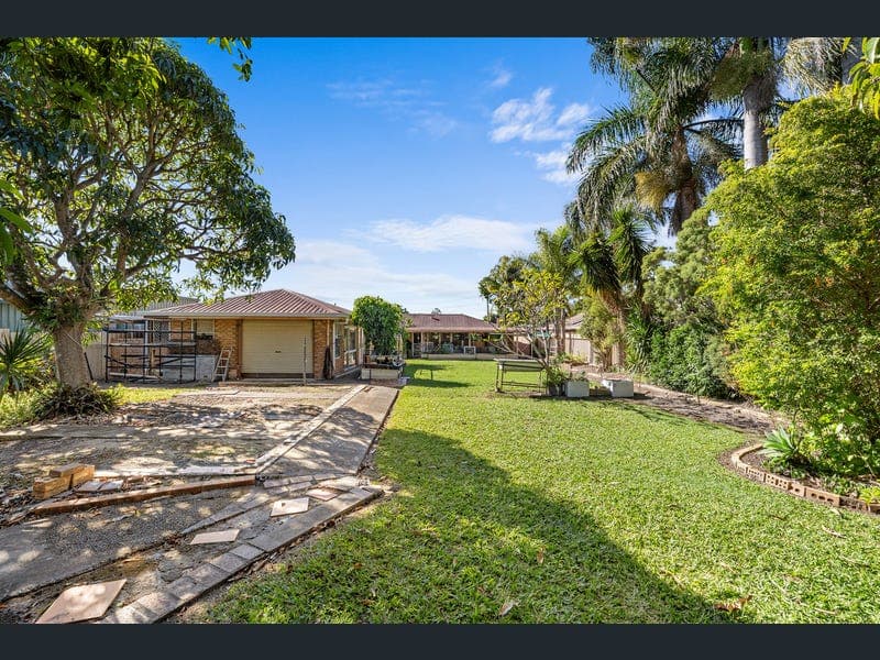 8 Meredith Place, Redland Bay — photo 1 of 5