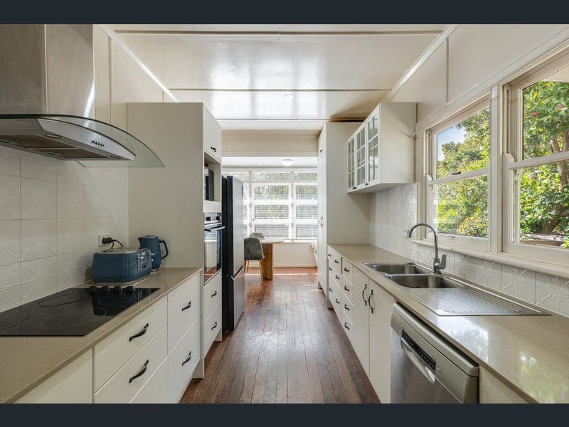 10 Leichney Street, South Toowoomba — photo 1 of 5