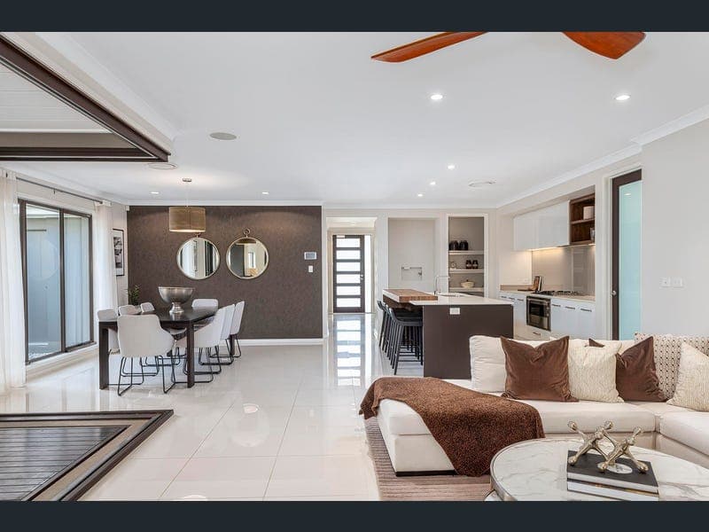 3 Cyan Street, Helensvale — photo 1 of 5