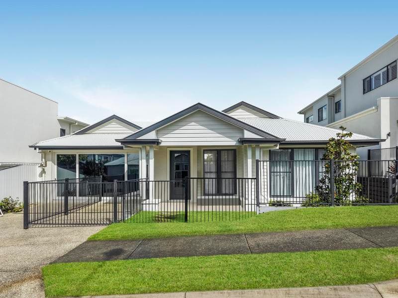 38 Jingeri Street, Redland Bay — photo 1 of 5