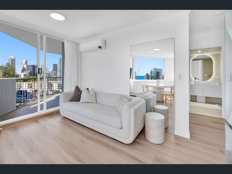 24/2916 Gold Coast Highway, Surfers Paradise — photo 1 of 5