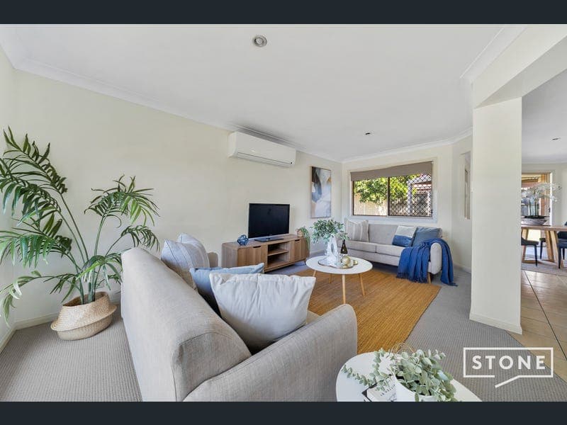 11 Crescendo Place, Crestmead — photo 1 of 5