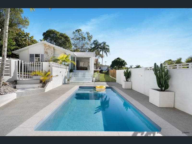 7 Swanbourne Way, Elanora — photo 1 of 5