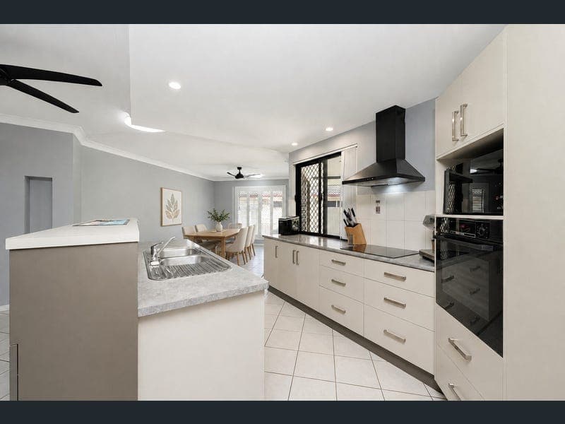 24 Springbank Circuit, Idalia — photo 1 of 5