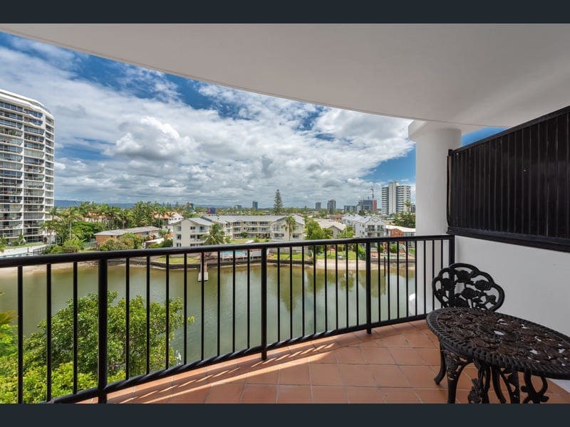 18/12 Paradise Island, Surfers Paradise — photo 1 of 5