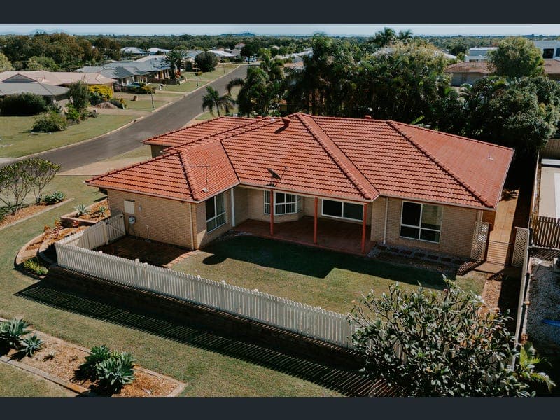 10 Homestead Boulevard, Coral Cove — photo 1 of 5