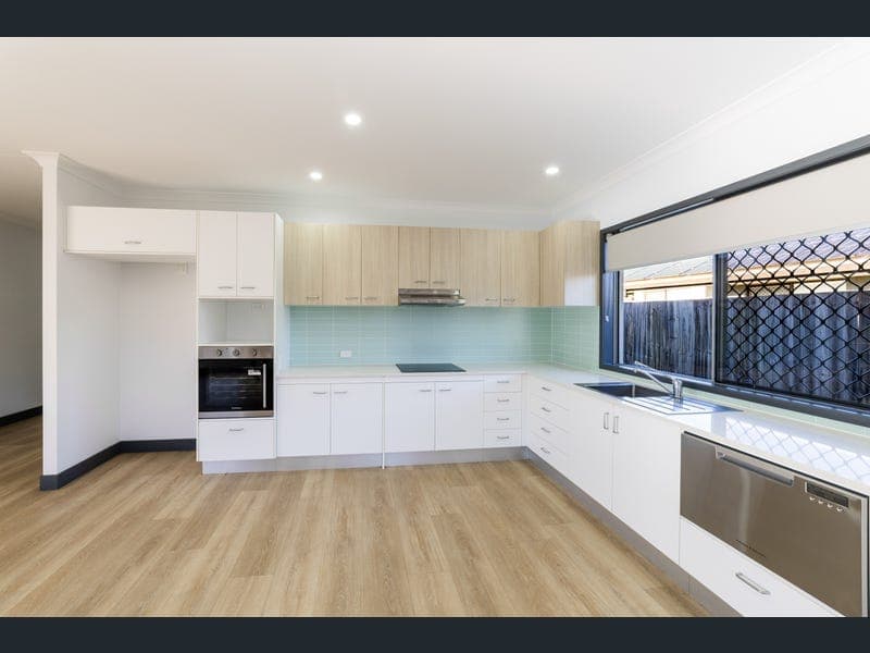 23 Devereux Street, Rural View — photo 1 of 5