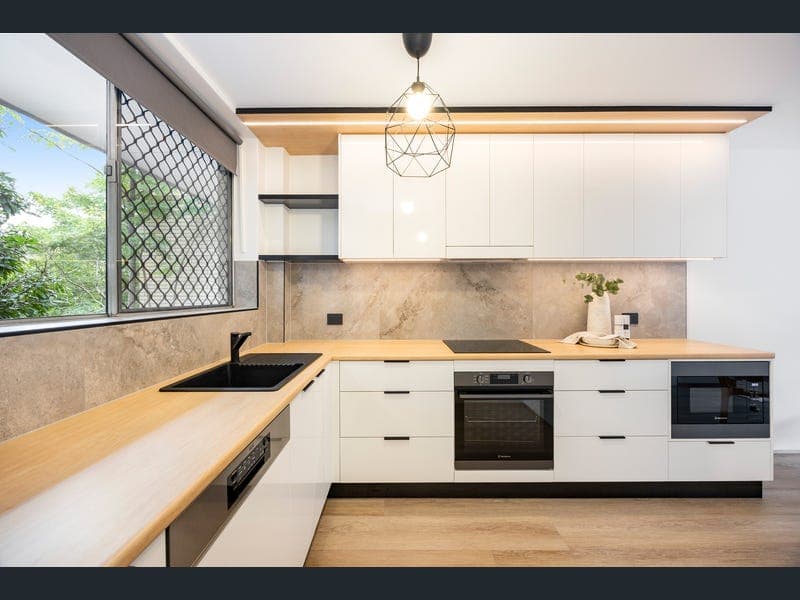 2/51 Gustavson Street, Annerley — photo 1 of 5