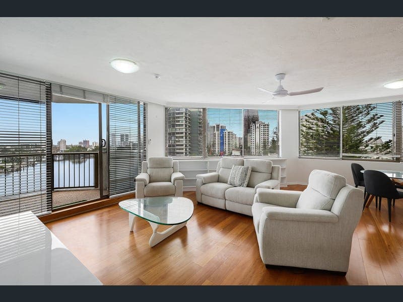 23/2916 Gold Coast Highway, Surfers Paradise — photo 1 of 5