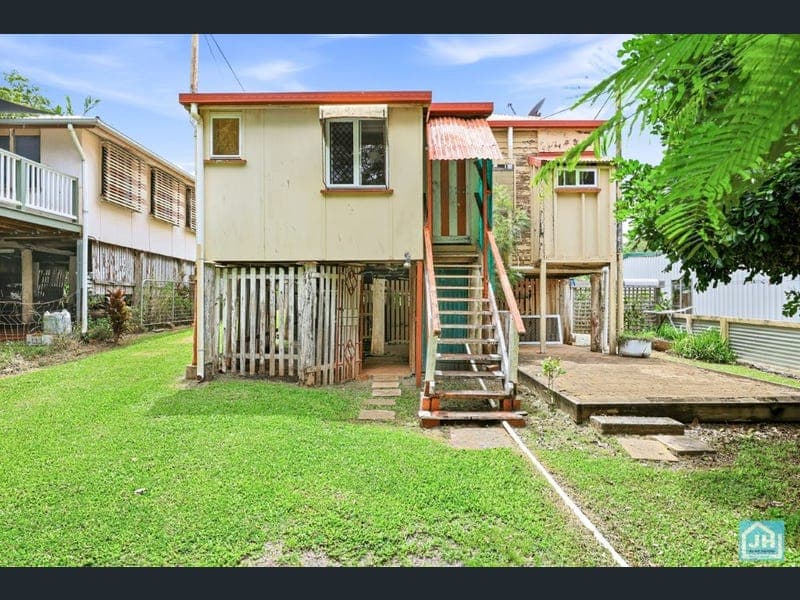 8 Power Street, Yeppoon — photo 1 of 5