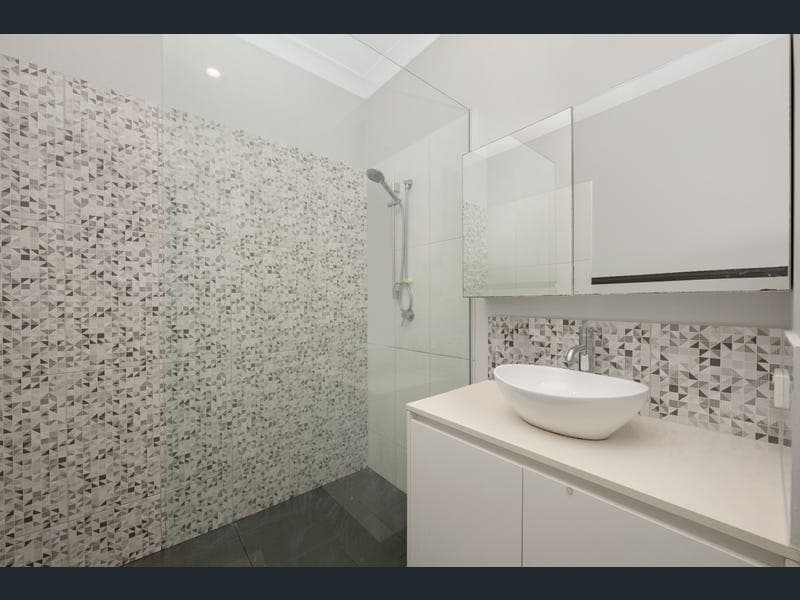52 Twelfth Avenue, Railway Estate — photo 1 of 5