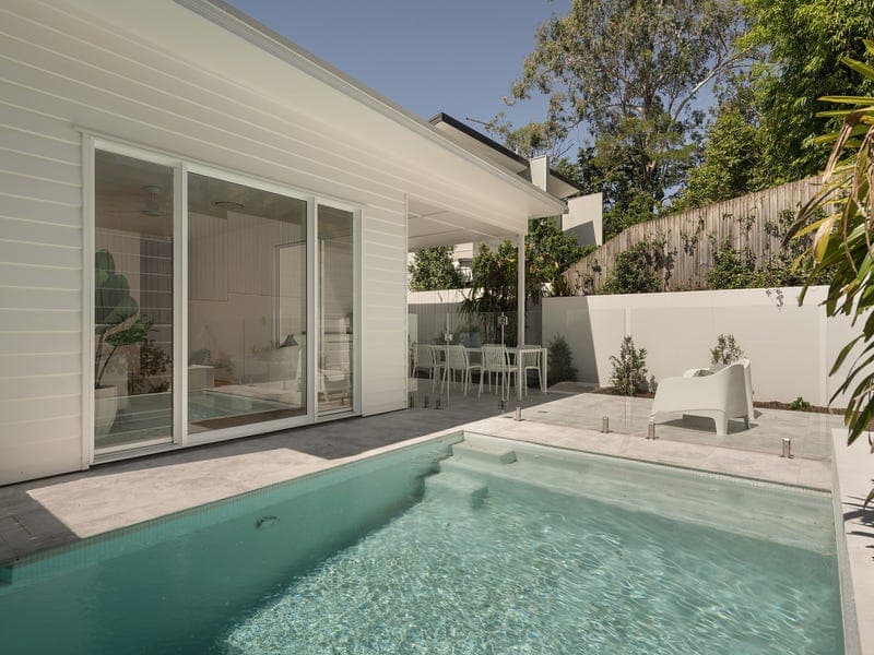 15B Victoria Crescent, Toowong — photo 1 of 5
