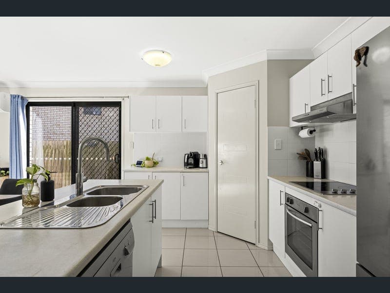 50a Wareena Crescent, Glenvale — photo 1 of 5
