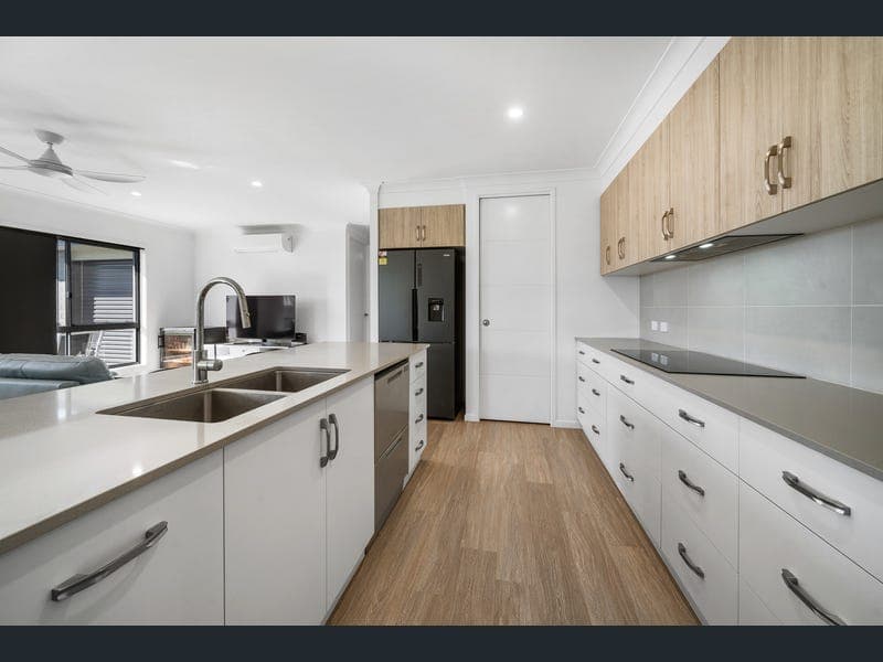 26 Latsky Drive, Cotswold Hills — photo 1 of 5