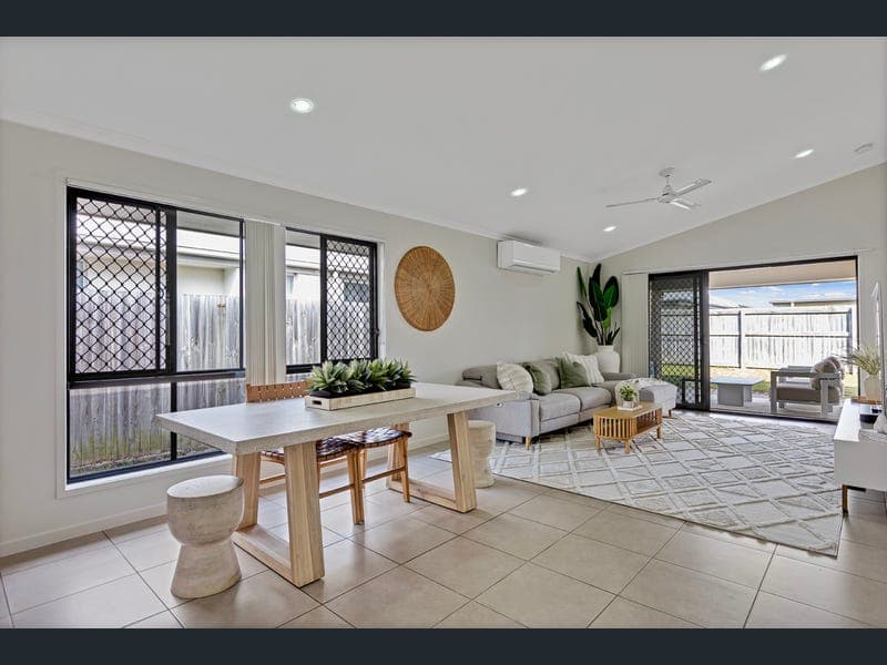 7 Coonowrin Crescent, Mountain Creek — photo 1 of 5