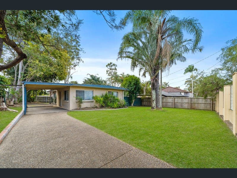 38 Carribean Drive, Slacks Creek — photo 1 of 5