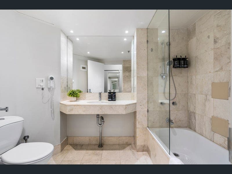 2014/22 View Avenue, Surfers Paradise — photo 1 of 5
