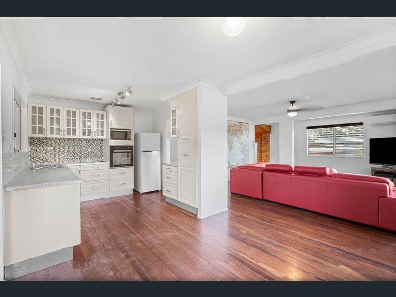 74 Durham Crescent, Bray Park — photo 1 of 5