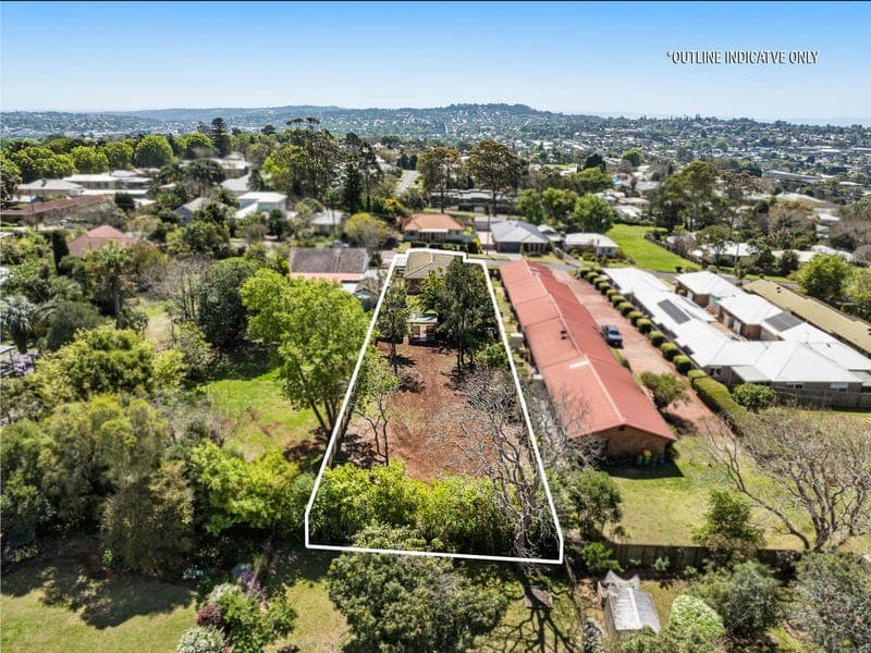 18 Garde Street, Centenary Heights — photo 1 of 5