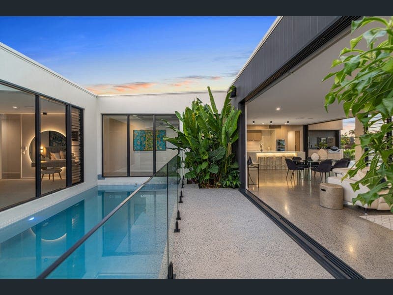 17 Oak Court, Minyama — photo 1 of 5