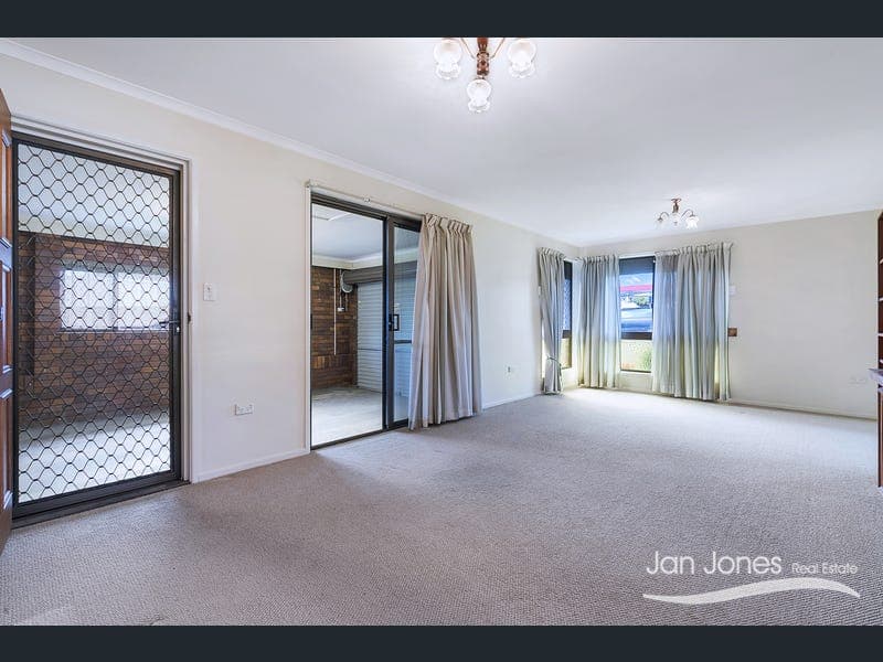323 Victoria Avenue, Redcliffe — photo 1 of 5
