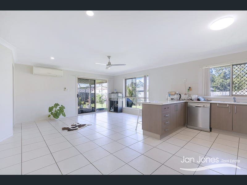 21 Grassdale Crescent, Morayfield — photo 1 of 5