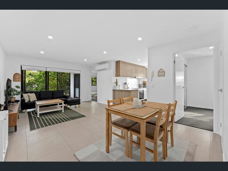 2/49 Northcliffe Street, Murarrie — photo 1 of 5