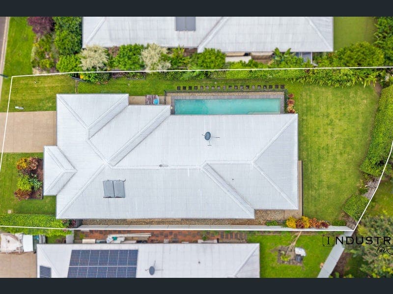 19 McAlister Avenue, Kewarra Beach — photo 1 of 5