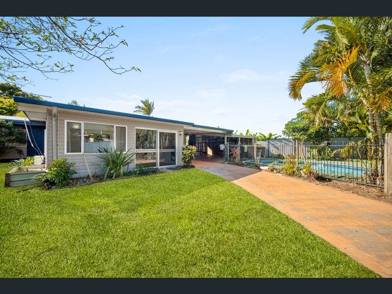 10 Coral Close, Woree — photo 1 of 5