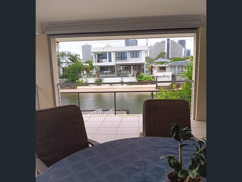 8 Winterhaven Key, Broadbeach Waters — photo 1 of 5