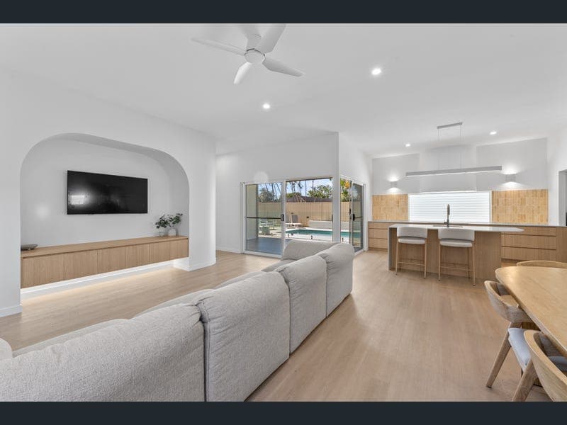 87 Hansford Road, Coombabah — photo 1 of 5