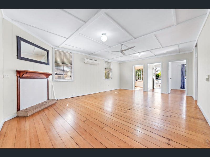 9 Wallace Street, Warwick — photo 1 of 5