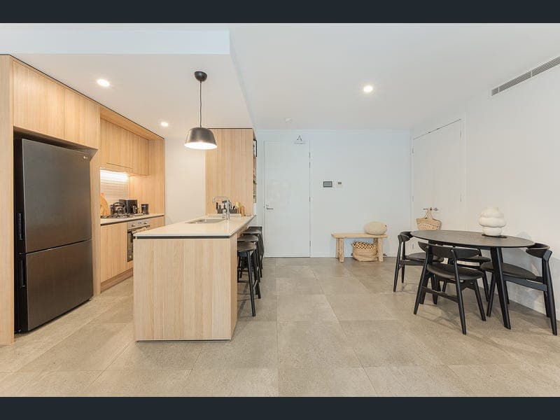 311/186 Clarence Road, Indooroopilly — photo 1 of 5