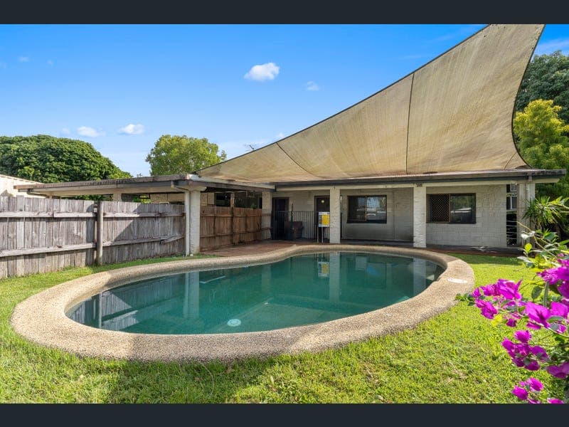 6 Kurruk Close, White Rock — photo 1 of 4