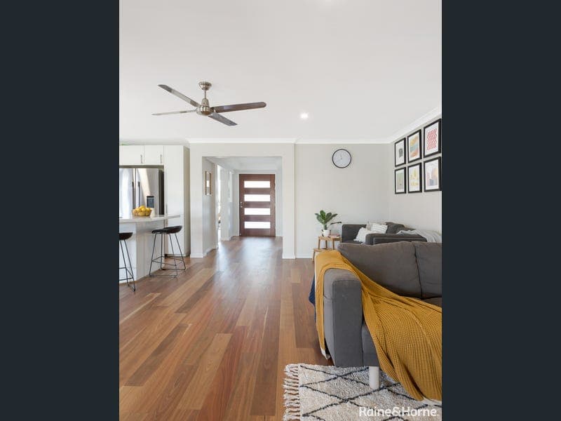 21 Crossing Drive, Eatons Hill — photo 1 of 5