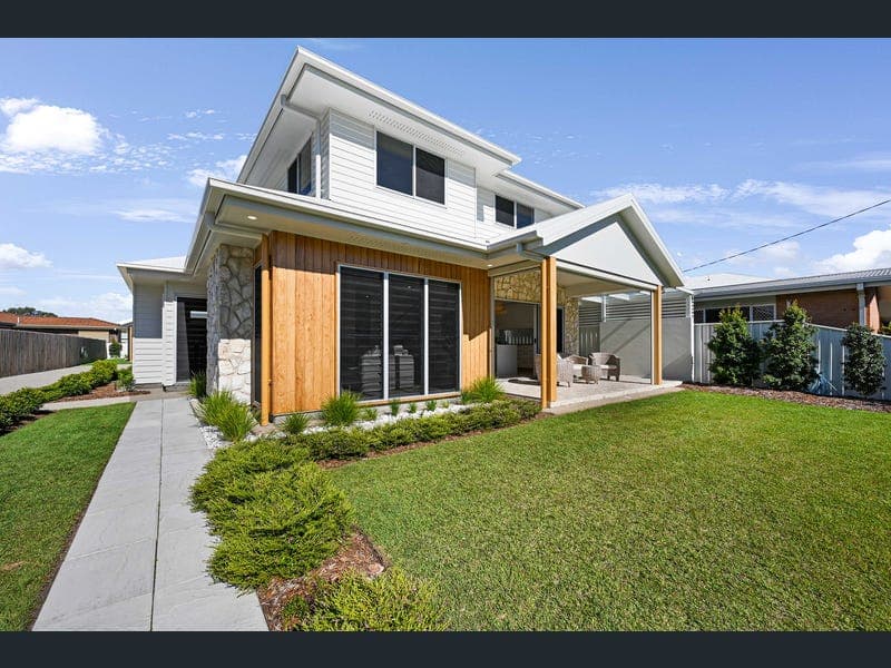 15A Howard Street, Bargara — photo 1 of 5