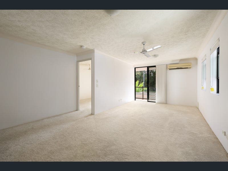 2/24 Slatyer Avenue, Bundall — photo 1 of 5