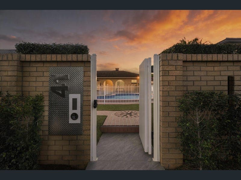 41 Davrod Street, Robertson — photo 1 of 5
