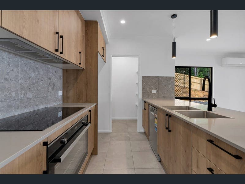 16 Clayton St, Hermit Park — photo 1 of 5