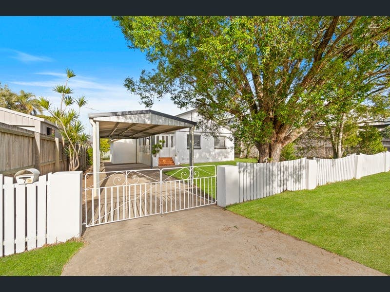 7 Killarney Avenue, Manly West — photo 1 of 5