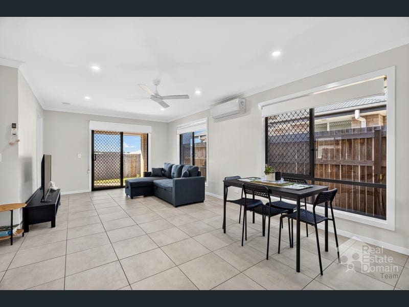 10 Aura Street, Flagstone — photo 1 of 5