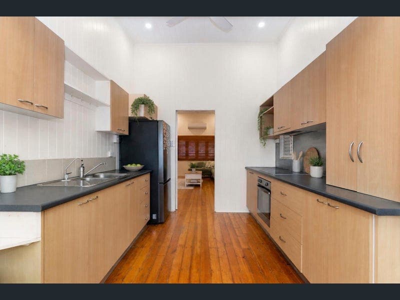 84 Kings Road, Hyde Park — photo 1 of 5