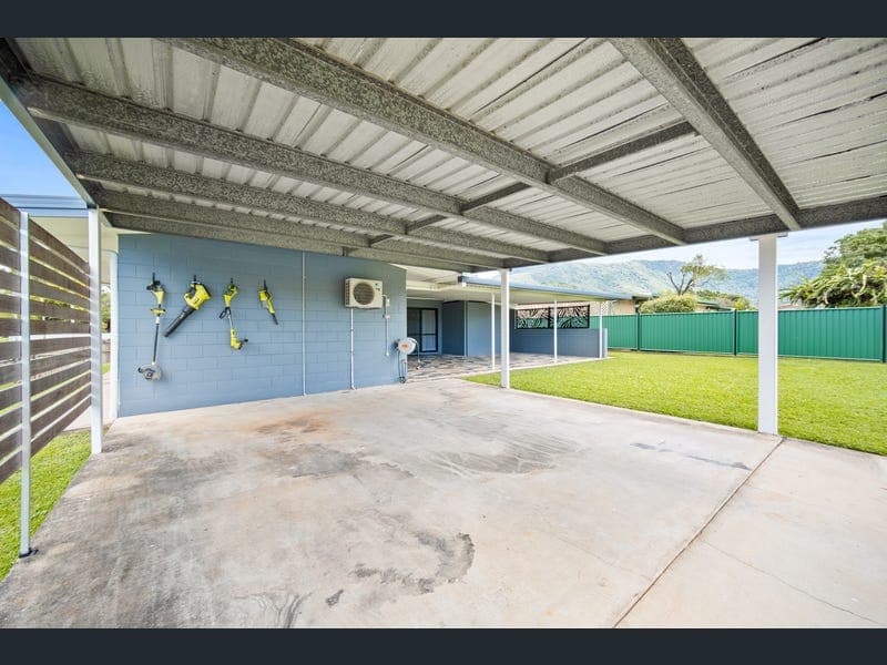 2 Karen Close, Woree — photo 1 of 5