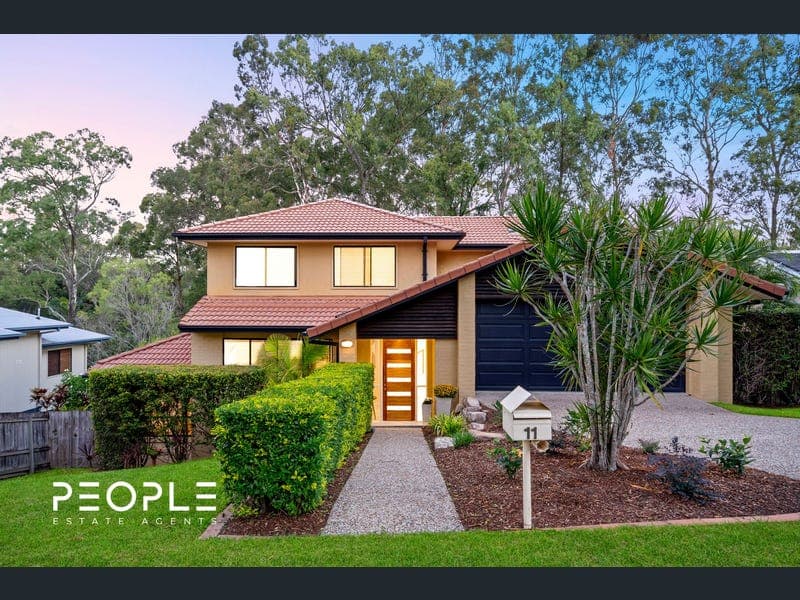 11 Hoop Pine Place, Bridgeman Downs — photo 1 of 5